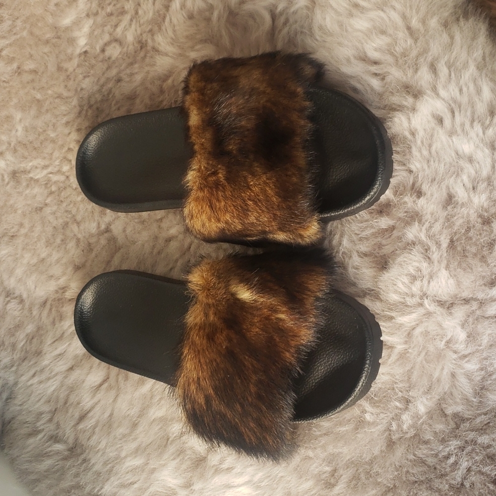 UGG Limited Edition Brown/Black Royale Genuine Lamb Fur Slides - Picture 1 of 8